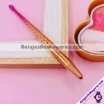 M4495 Brocha Delgada Color Oro con Rosa Diseño Piña Para Delinear cosmeticos por mayoreo (1)