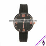 R4383 Reloj Fondo Negro con Numeros y Estrella Tipo Platico Relieve reloj de moda al mayoreo